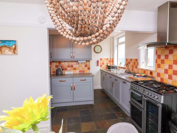 コテージ | 専用キッチン | 食器洗い機、調理器具と食器