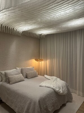 6 quartos, ferros/tábuas de passar roupa, Wi-Fi, roupa de cama