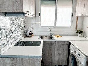 Micro-ondes, plaque de cuisson, lave-vaisselle
