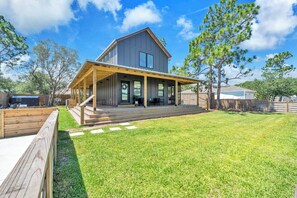 Exterior - Modern 3-bedroom kid friendly house close to beach in Santa Rosa Beach (Santa Rosa Beach)