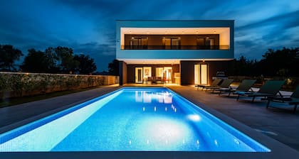 New! Luxury villa Alba, 4 bedrooms for 8 persons, private pool, 2 km sea