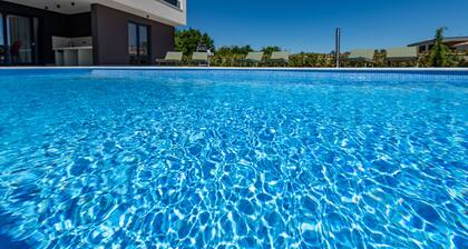 Neu! Luxuriöse Villa Alba, 4 Schlafzimmer für 8 personen, Privatpool, 2 km Meer