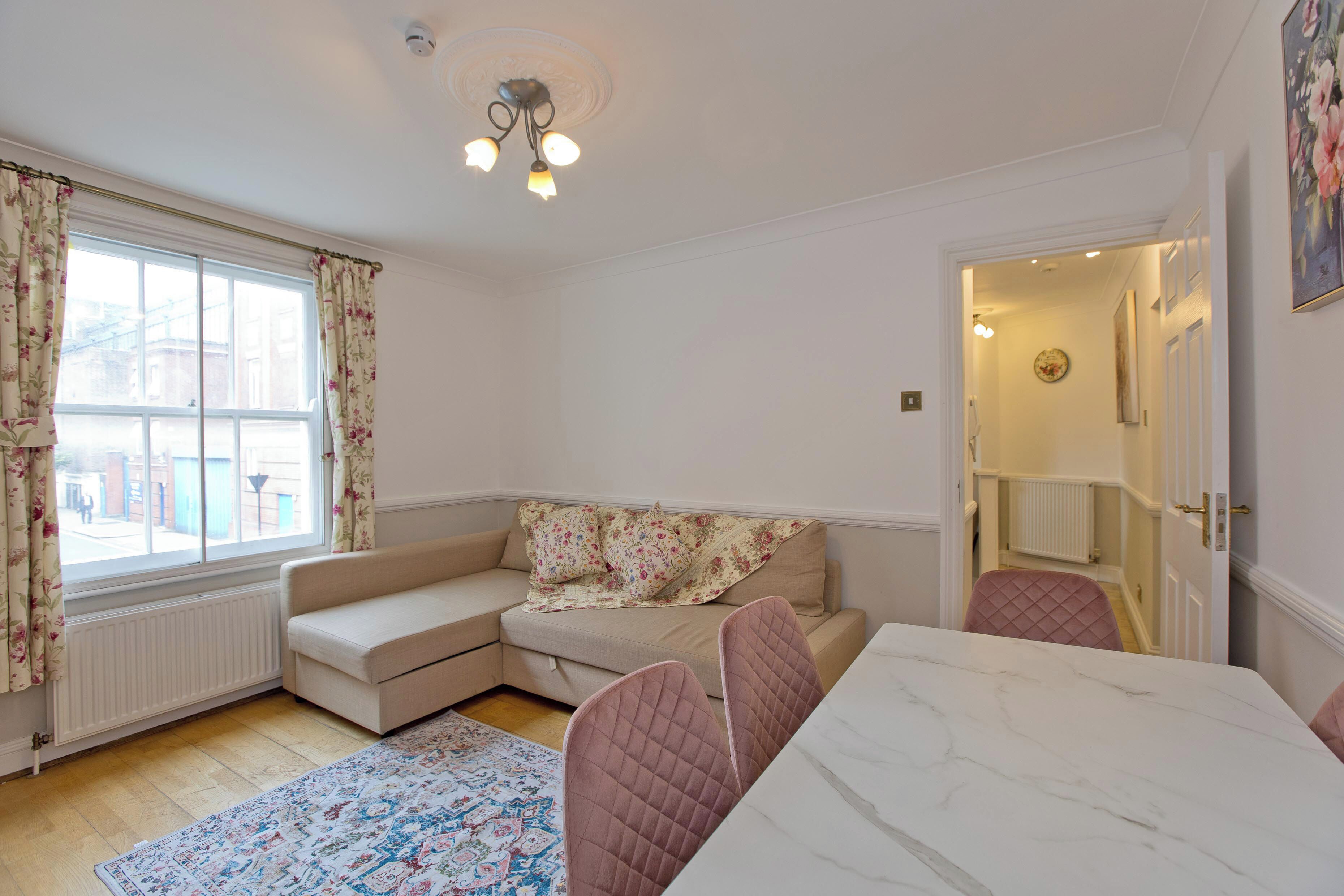 Apartment | Living area | Flat-screen TV