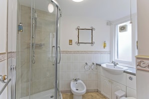 Apartment | Bathroom