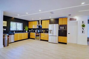 Fridge, stovetop