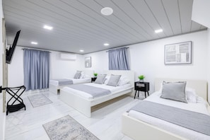 5 chambres, fer et planche à repasser, Wi-Fi, draps fournis