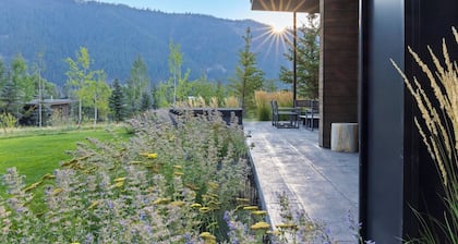 Outpost: Hoback Hideaway - Private Hot Tub