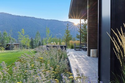 Outpost: Hoback Hideaway - Private Hot Tub