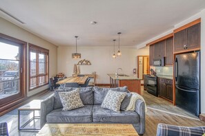 Premium-huoneisto, parveke, vuoristonäköala | Oleskelualue