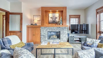 1520 Versant Soleil, Unit 12 | Living area