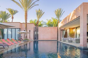 Outdoor pool, a heated pool - Spacious 5-bedroom villa in beautiful Marrakesh with free breakfast (Marrakesh)