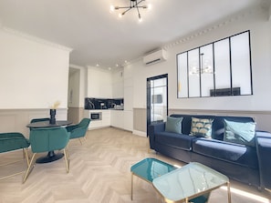 TV - N&J - EMERAUDE - CENTRAL - MODERN (Niza)