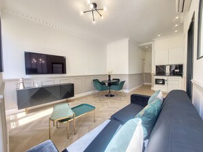 TV - N&J - EMERAUDE - CENTRAL - MODERN (Niza)