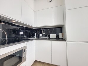 Fridge, microwave, dishwasher, coffee/tea maker