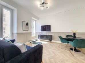 TV - N&J - EMERAUDE - CENTRAL - MODERN (Niza)