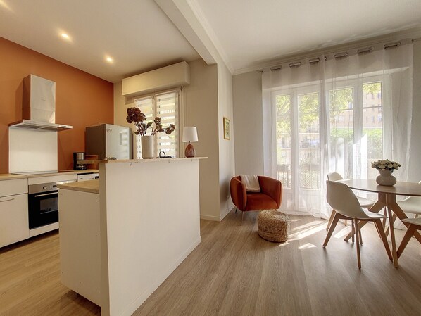 Fridge, microwave, oven, dishwasher