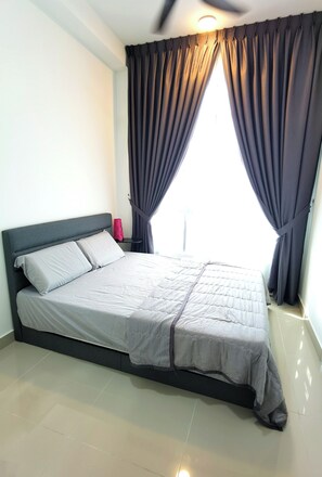 3 habitaciones, tabla de planchar con plancha, wifi y ropa de cama 