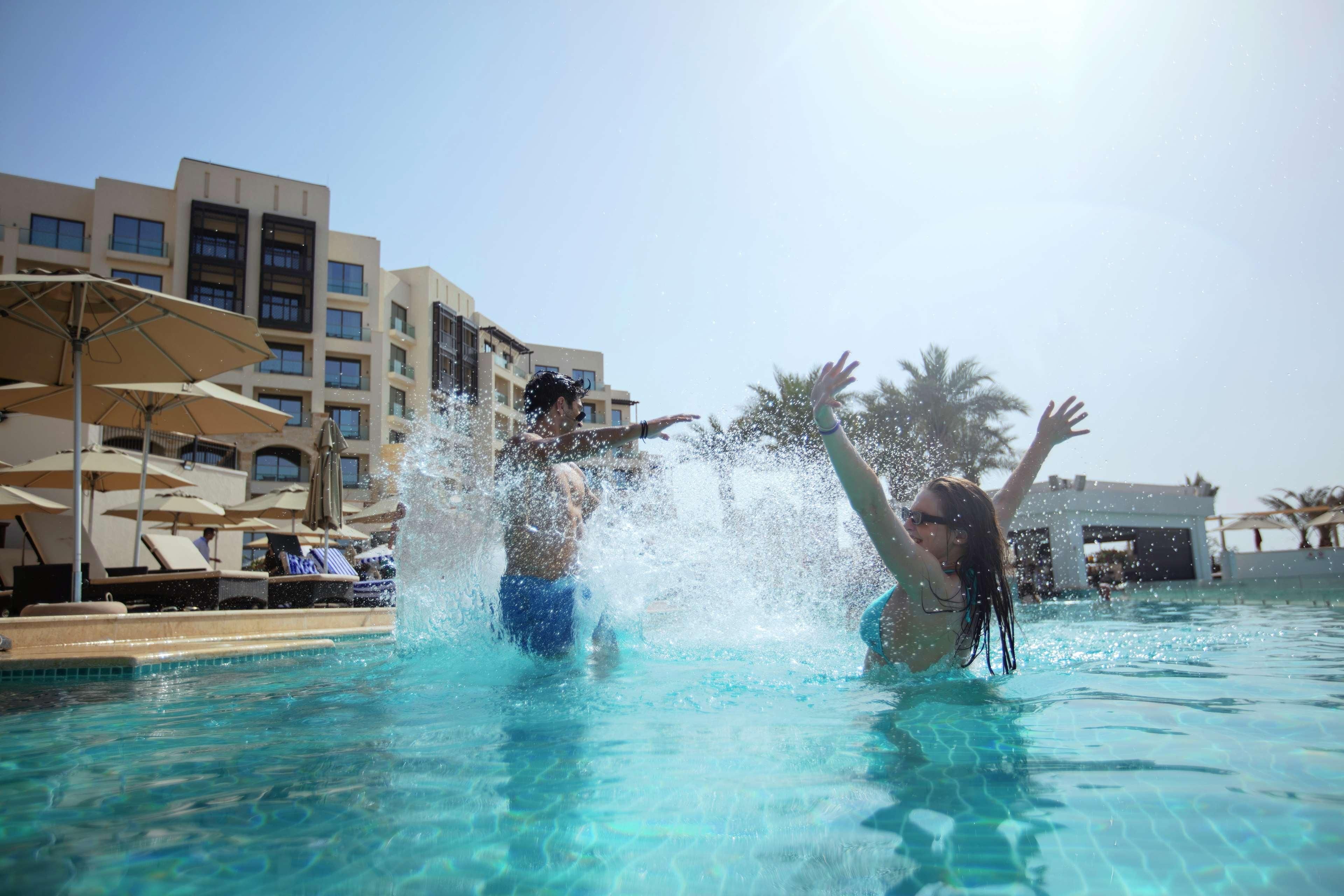 حمام سباحة