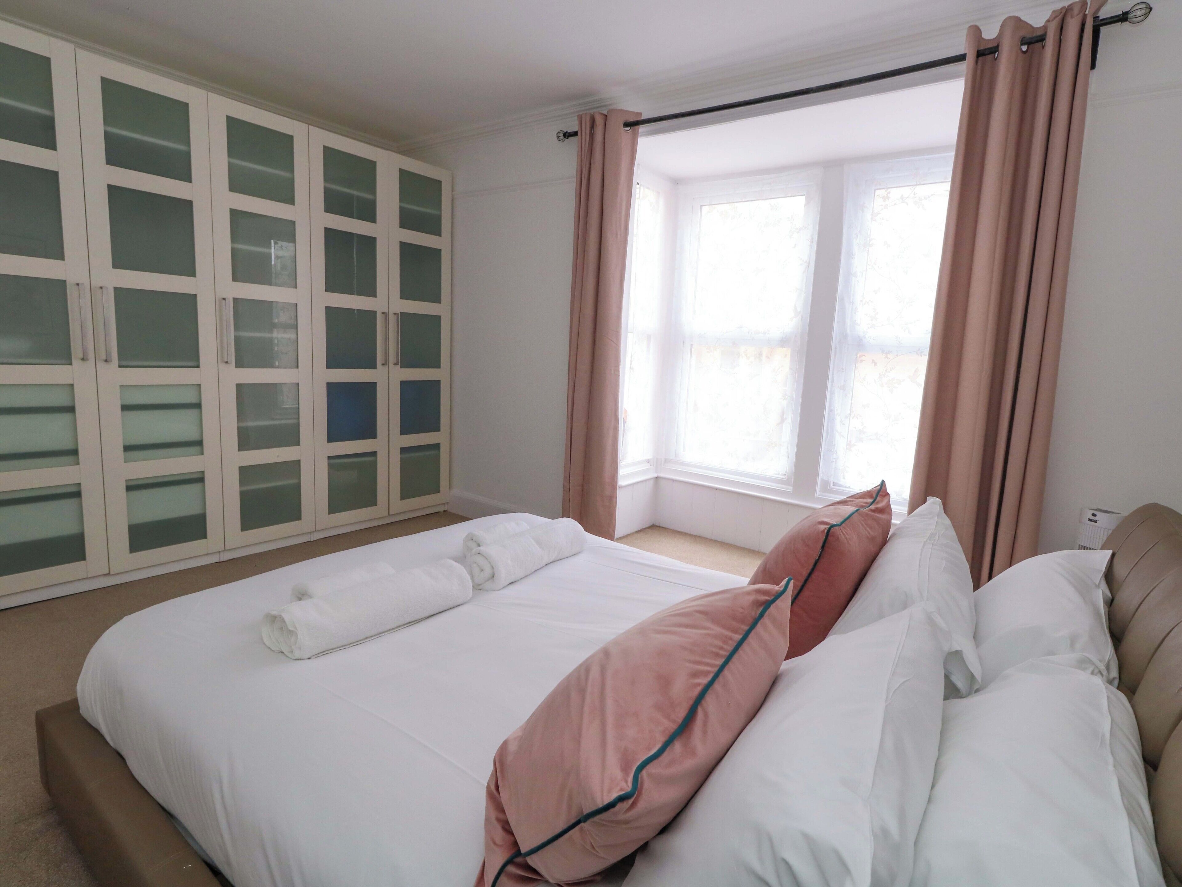 Cottage | 5 bedrooms, individually decorated, individually furnished, free WiFi