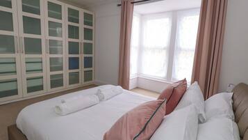 Cottage | 5 bedrooms, individually decorated, individually furnished, free WiFi