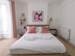 Cottage | 5 bedrooms, individually decorated, individually furnished, free WiFi
