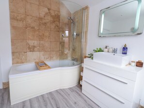 Cottage | Bathroom
