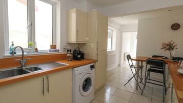 Cottage | Private kitchen | Cookware/dishes/utensils