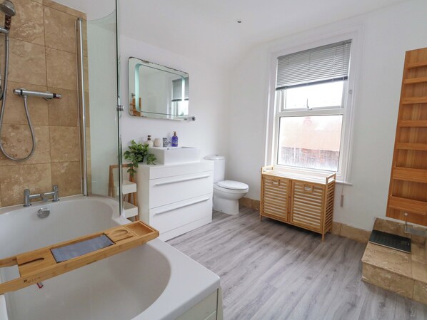 Cottage | Bathroom | Shower