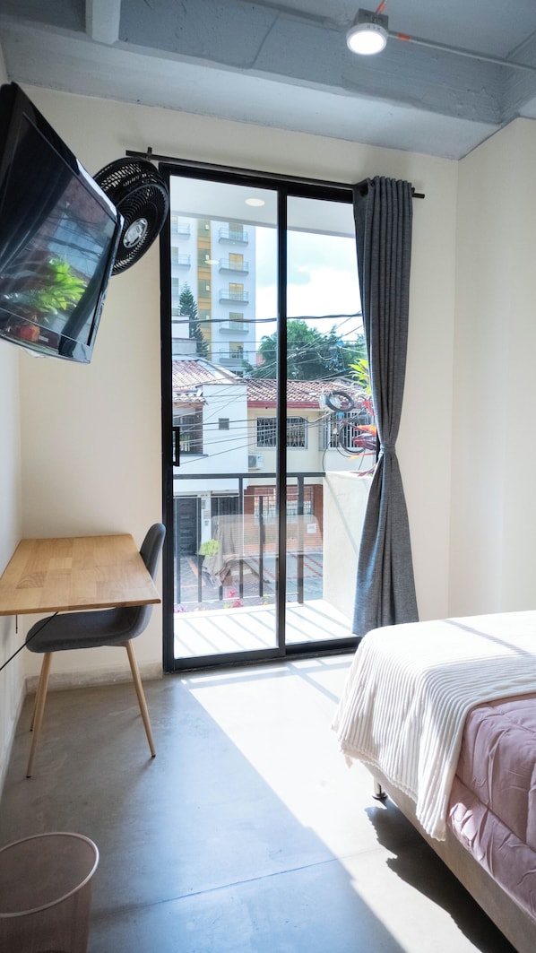 더블룸, 발코니, 시내 전망 | 무료 WiFi