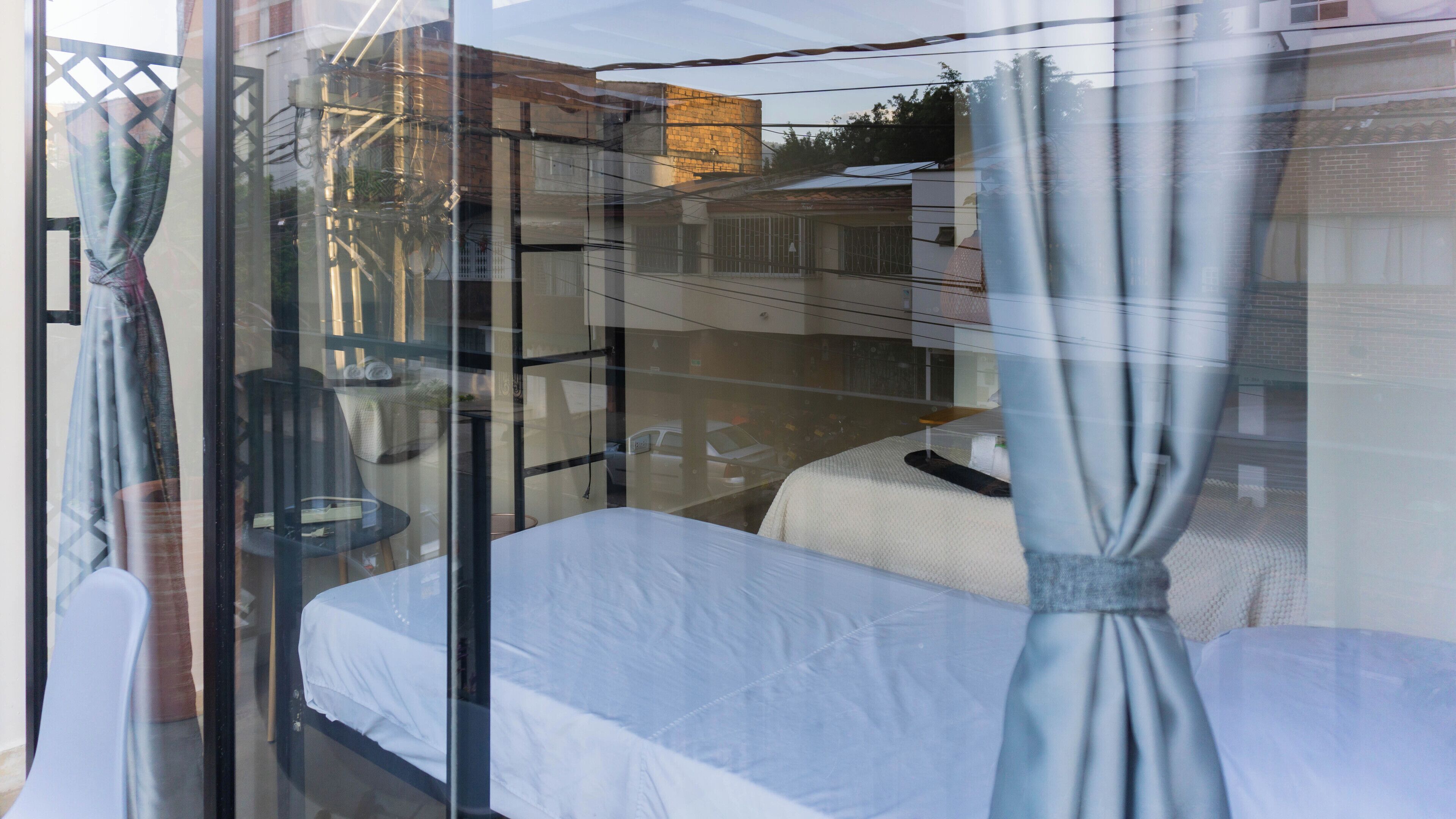 Habitación cuádruple, balcón, vista a la ciudad | Wifi gratis 