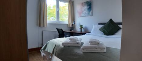 5 bedrooms, iron/ironing board, free WiFi, bed sheets