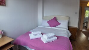 5 slaapkamers, een strijkplank/strijkijzer, gratis wifi, beddengoed