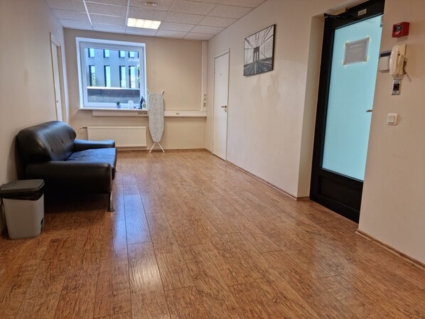 Coin salon dans le hall