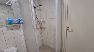 Shower, sandal, handuk, dan sabun