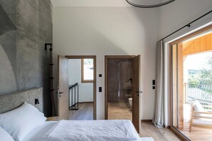 Superior Chalet, Mountain View | Blackout curtains, free WiFi