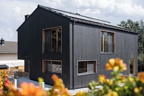 Front of property - Haus Jolanda by we rent (Piesendorf)