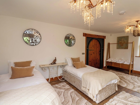 4 habitaciones, decoración personalizada y muebles diferentes