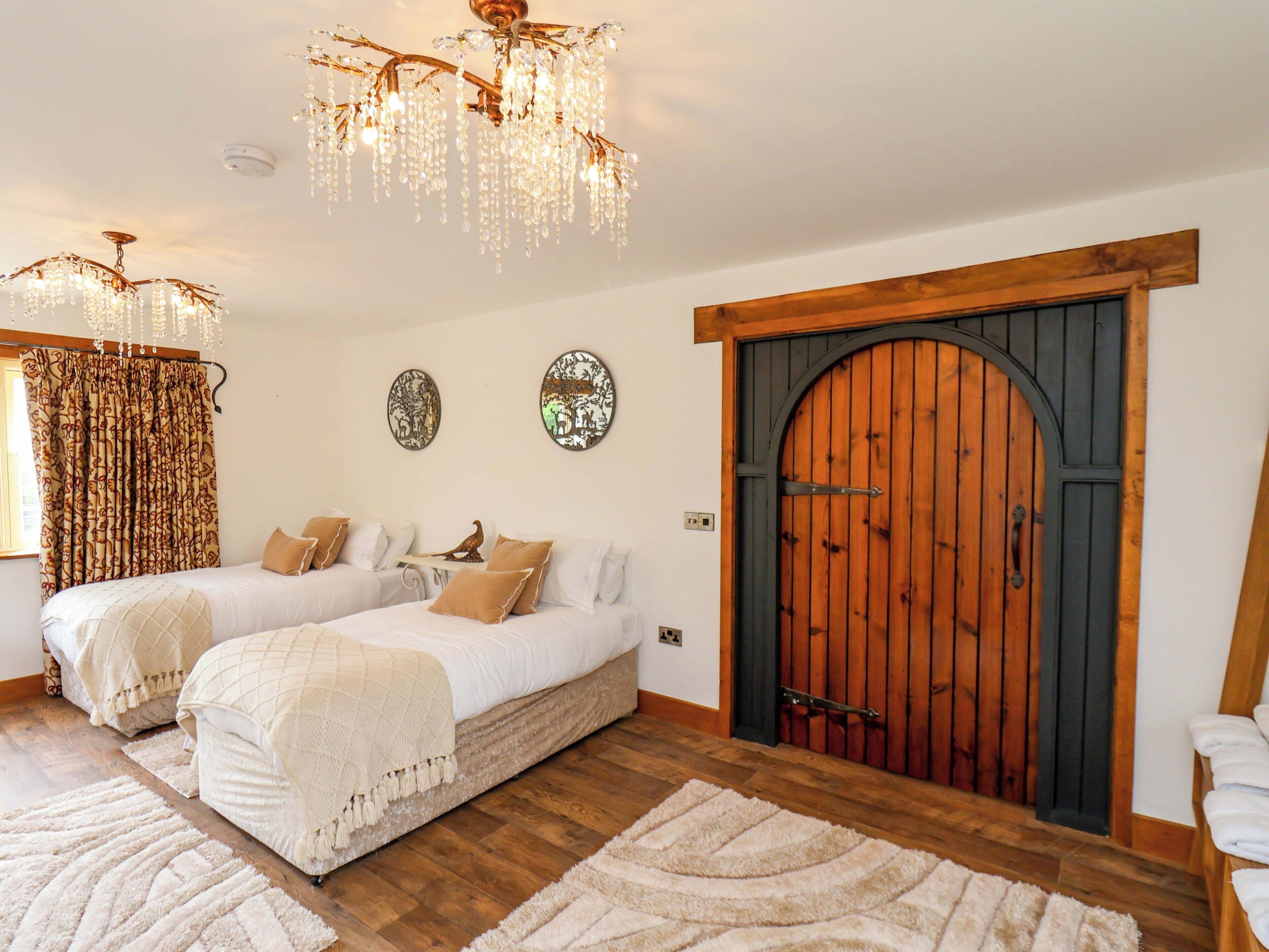 4 bedrooms, individually decorated, individually furnished, free WiFi