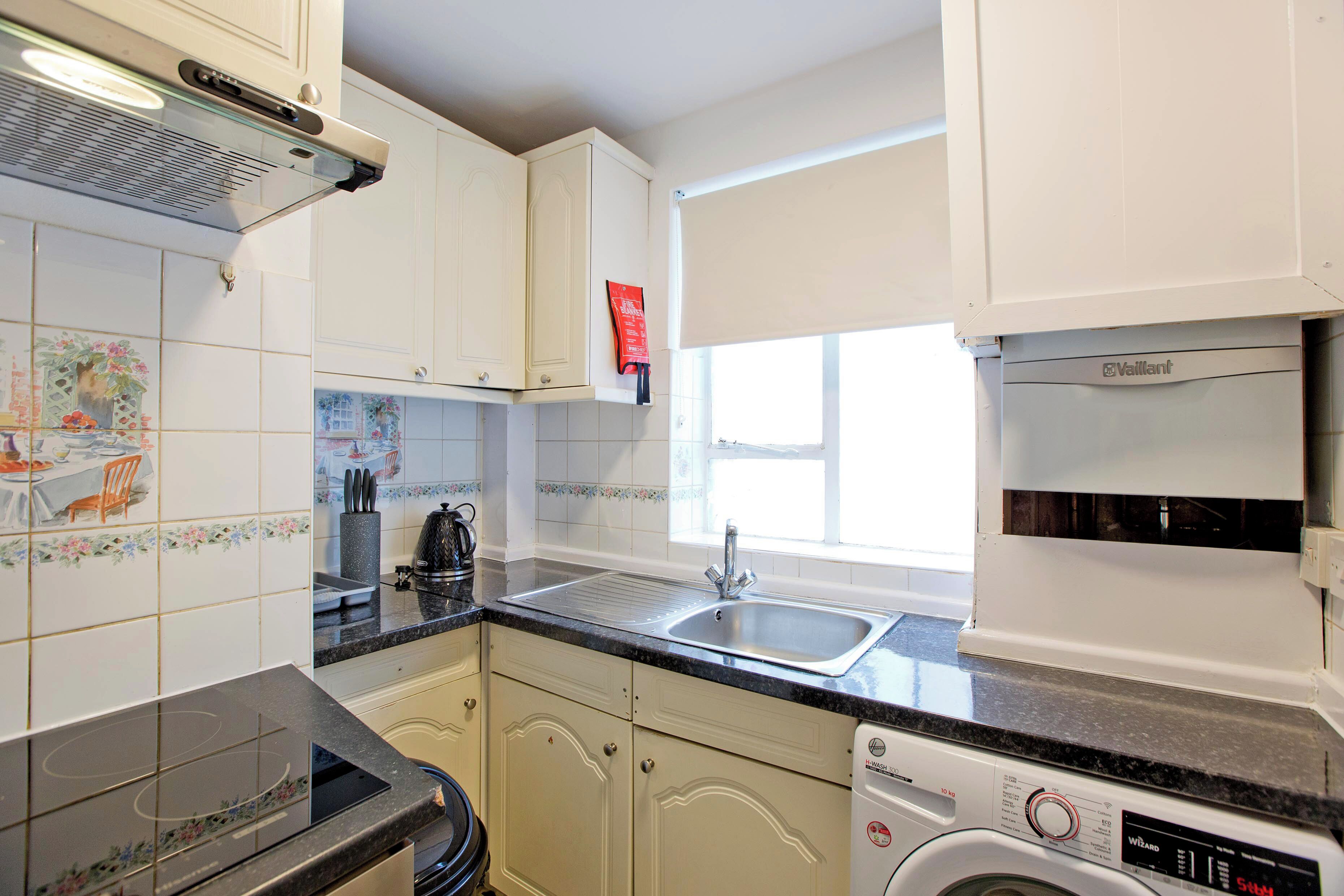 Apartment | Private kitchen | Electric kettle, toaster