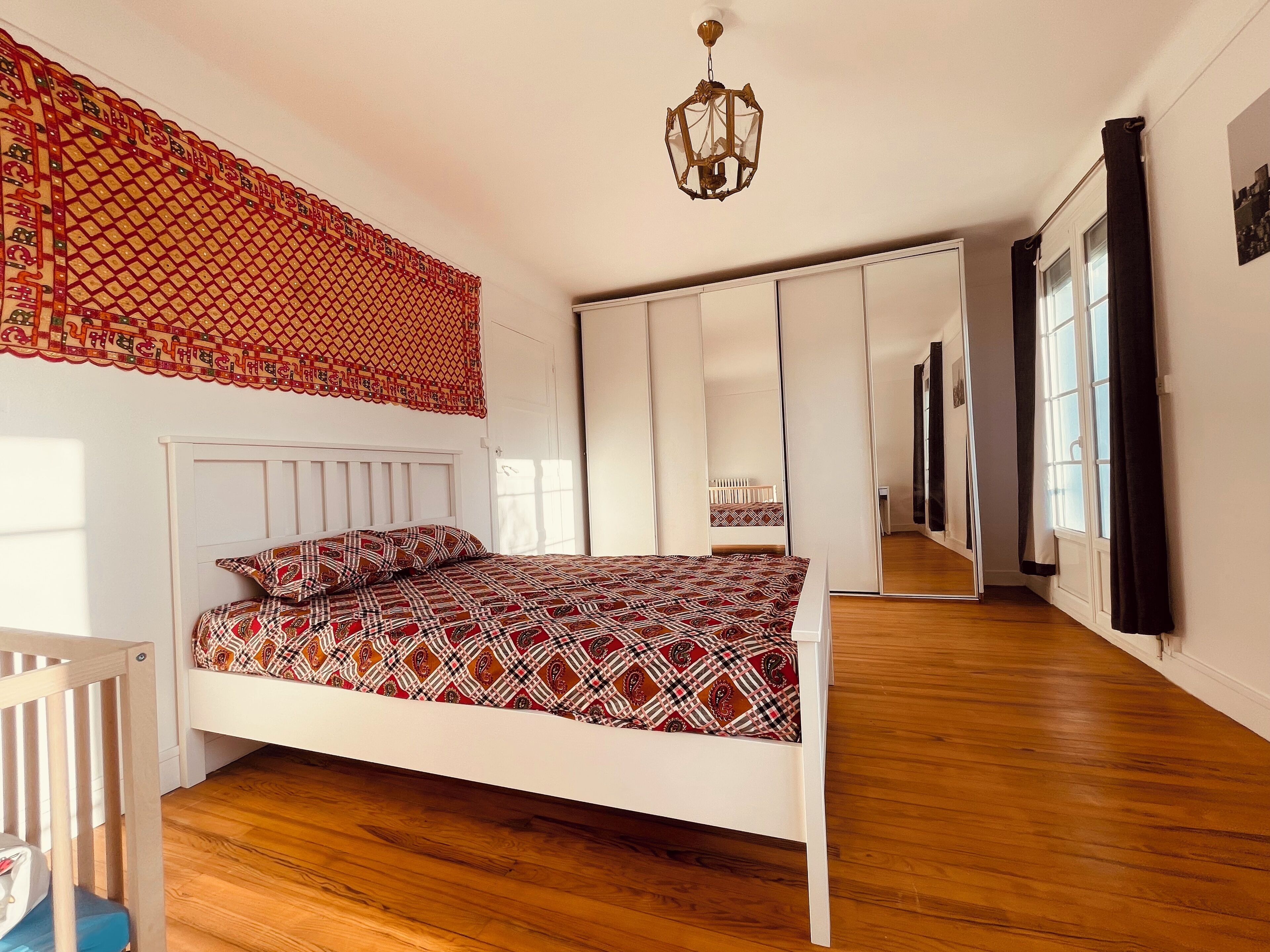 6 bedrooms, iron/ironing board, WiFi, bed sheets