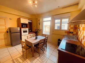Microwave, oven, stovetop, dishwasher - Maharaja - Big house - Terrace - Beach (Isigny-sur-Mer)