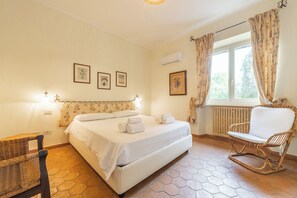 5 dormitorios, tabla de planchar con plancha, wifi gratis y ropa de cama