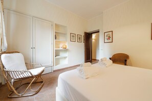 5 quartos, ferros/tábuas de passar roupa, Wi-Fi de cortesia