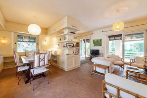 Smart TV - Luxury Villa Flaminia, 50 mt from the beach (Santa Margherita di Pula)