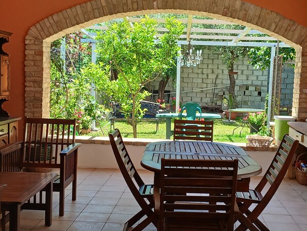 Outdoor dining