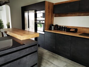 Microonde, forno, piano cottura, lavastoviglie