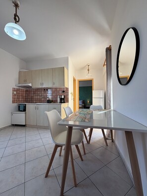 A5 | Dining room - Happy Apartments (Heraklion)