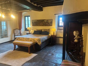 4 chambres, fer et planche à repasser, Wi-Fi, draps fournis
