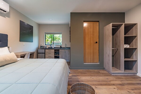 Standard Studio | Desk, free WiFi - Lora Loca Inn (El Zonte)