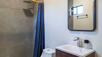 Apartament Comfort | Bany | Articles de tocador gratuïts, tovalloles, sabó i xampú